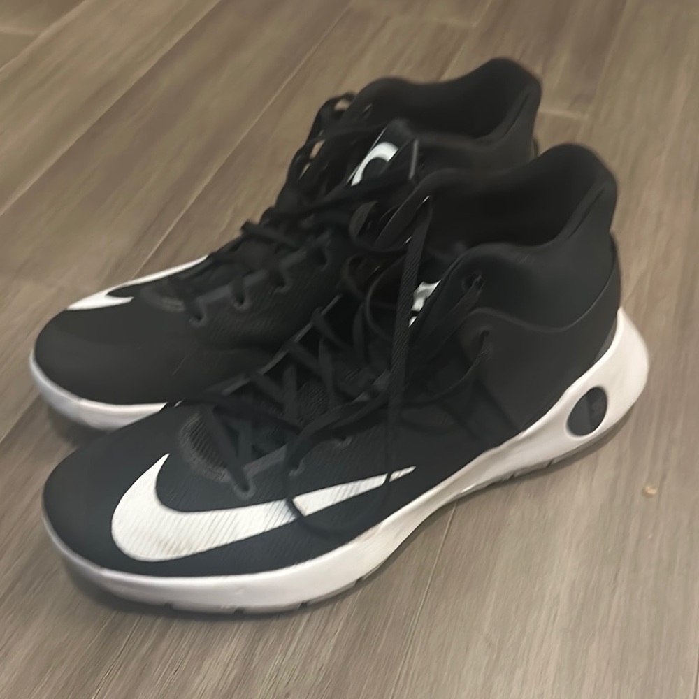 Nike - KD - Black and White Athletic Shoes with Clas